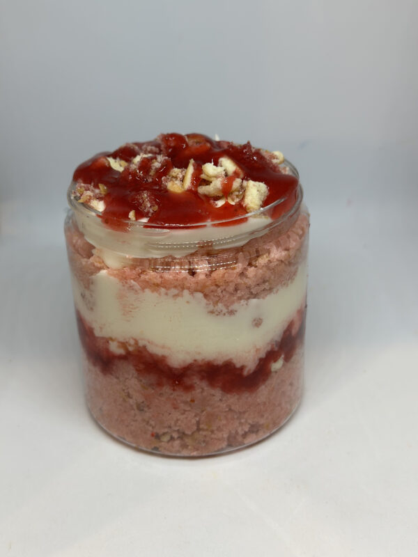 Cake Jar: Strawberry Crunch Cake